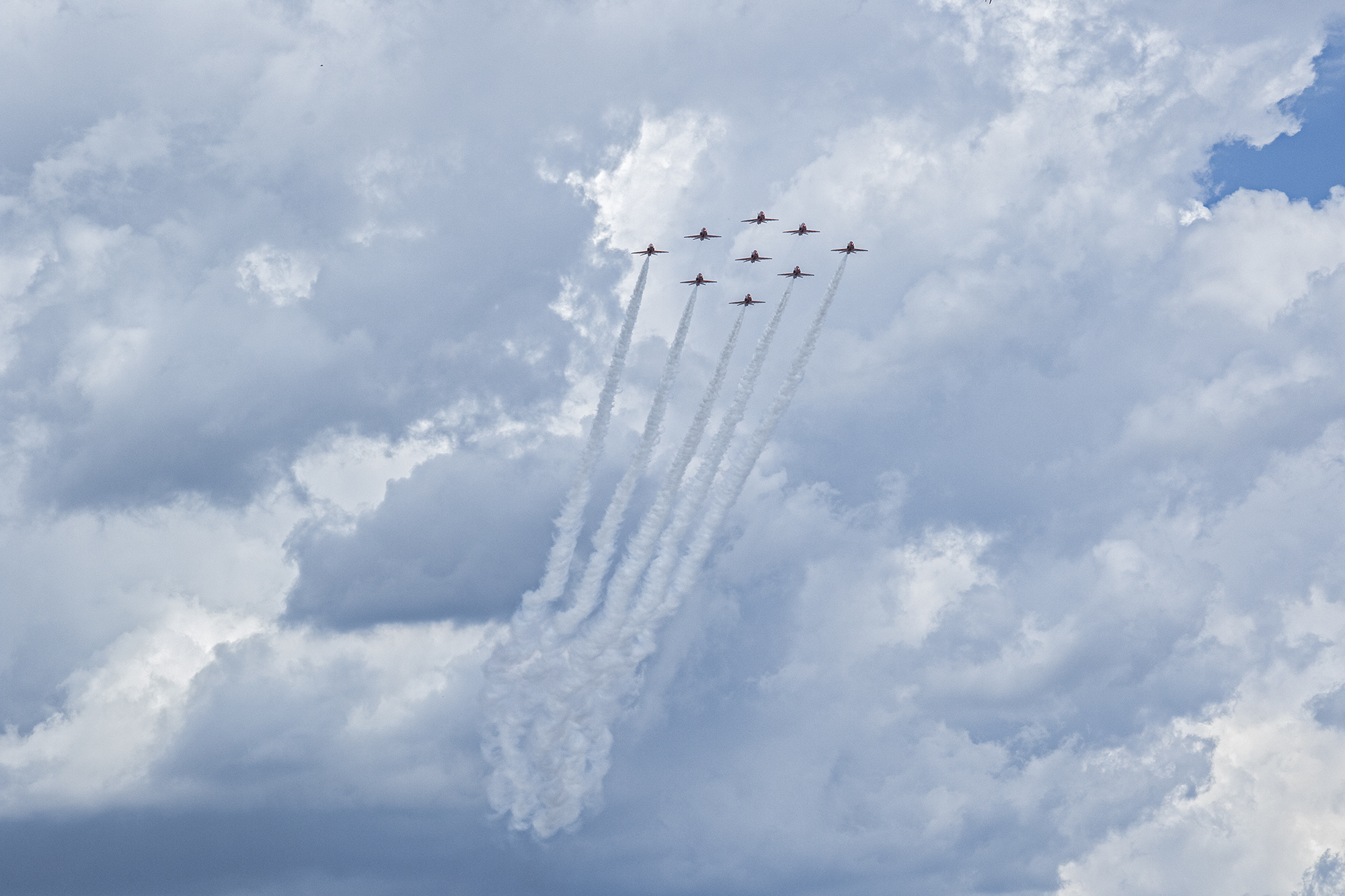 Red Arrows Caught in Spectacular Pics - Niagara Buzz - Niagara News